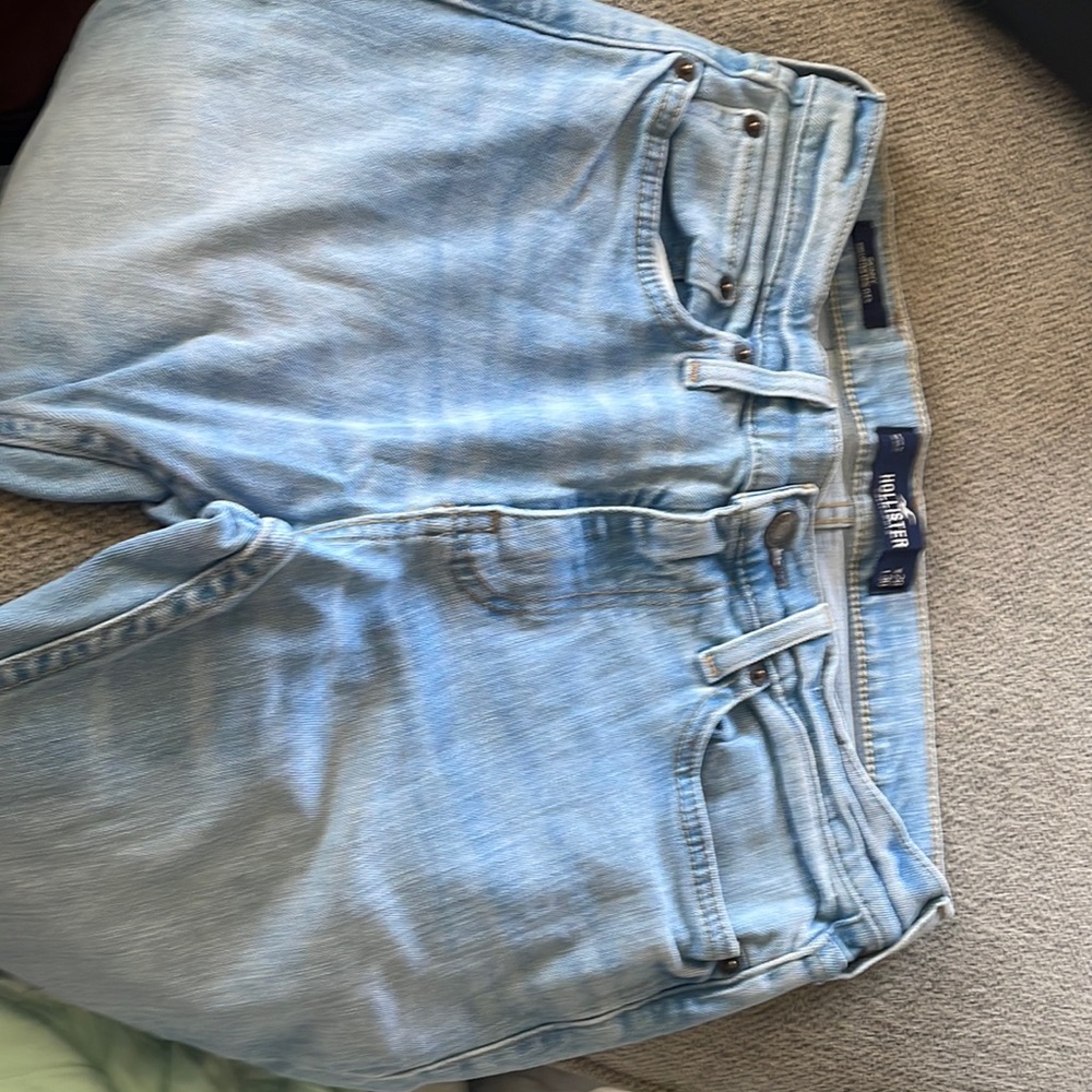 Like new men’s Hollister jeans size 28 x 30 skinny